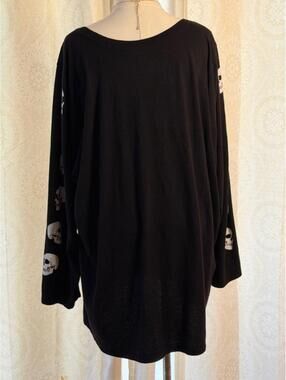 Torrid Black Skull Sleeve Tunic Top Size 3 Long Sleeve